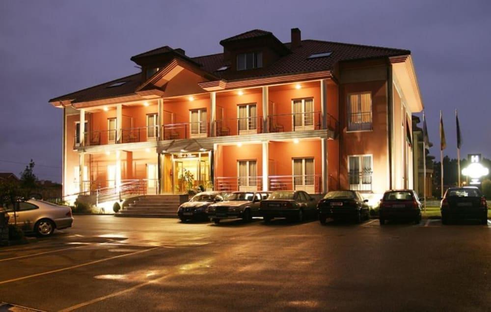 Villa De Лянес Екстериор снимка