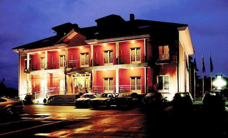 Villa De Лянес Екстериор снимка